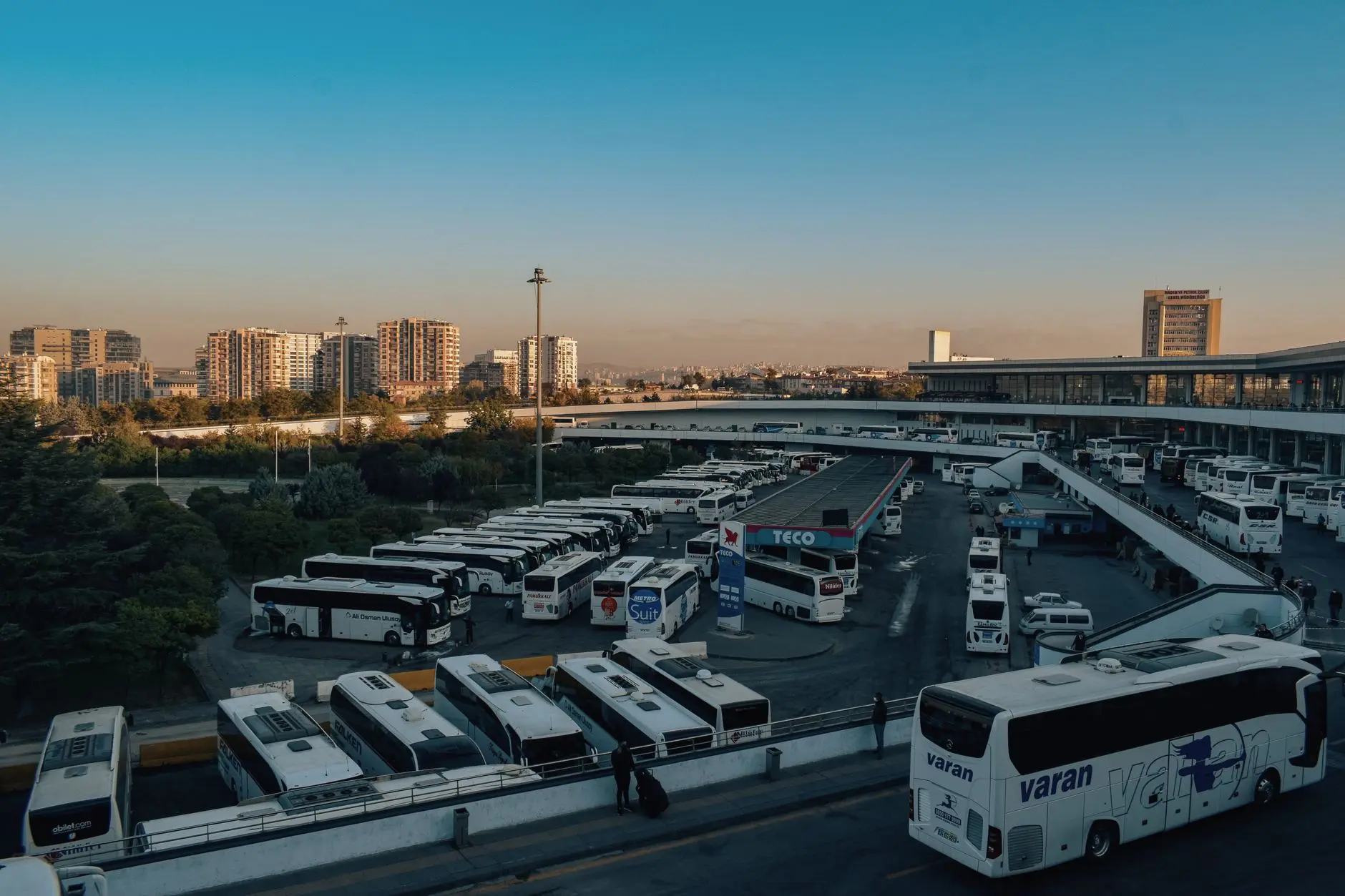 端午收假日上午返程車潮湧現公路局提醒避開熱點