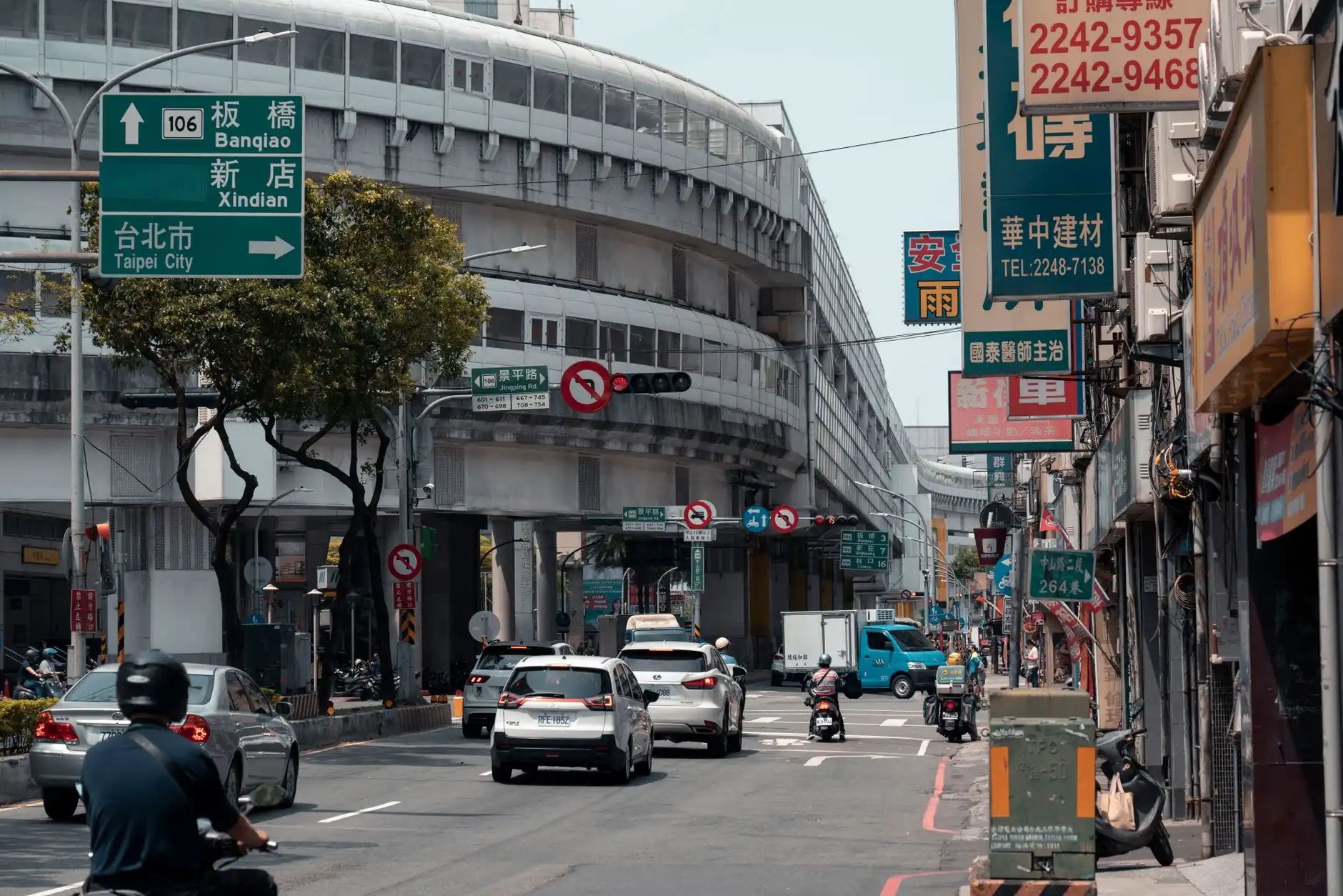 黑色休旅車連擦撞2行人愛莉莎莎公開地點示警