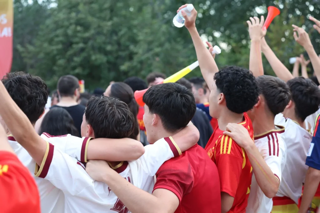 球迷湧上噴泉慶祝奪冠事故凸顯群聚風險